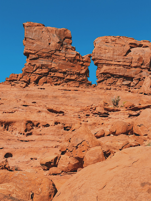 Magnus Arch along the Pete’s Mesa hike in the Maze in Canyonlands on the way to the Harvest Scene